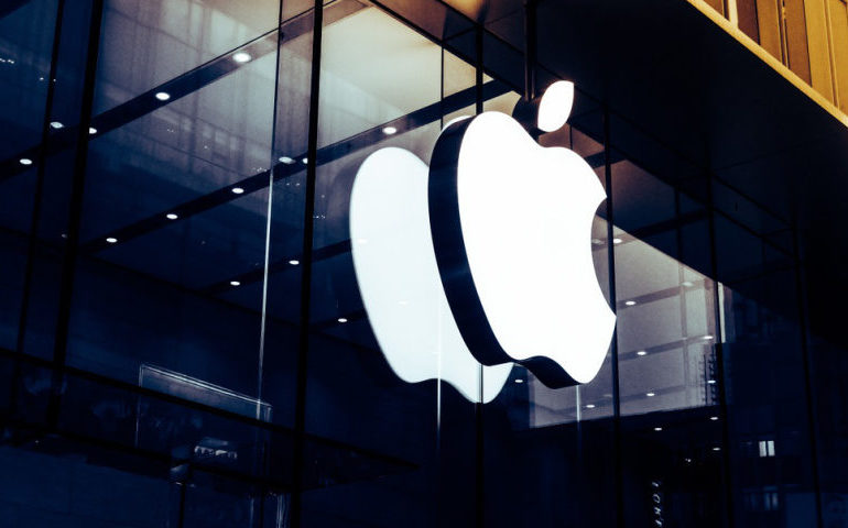 report:-apple-recruits-hollywood-directors-for-vr/ar-headset