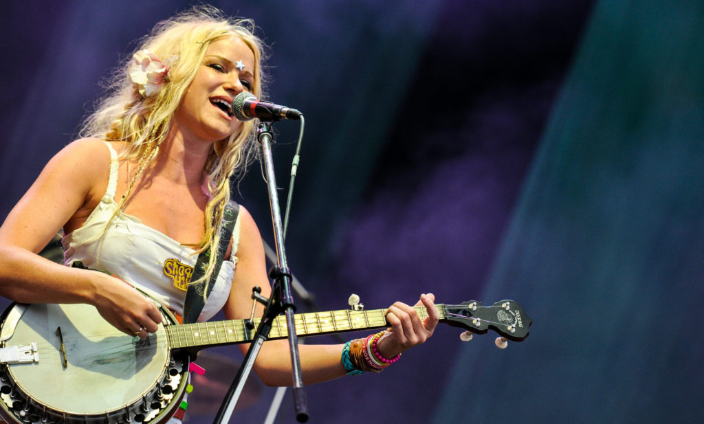 singer-jewel-is-offering-mental-health-support-in-vr